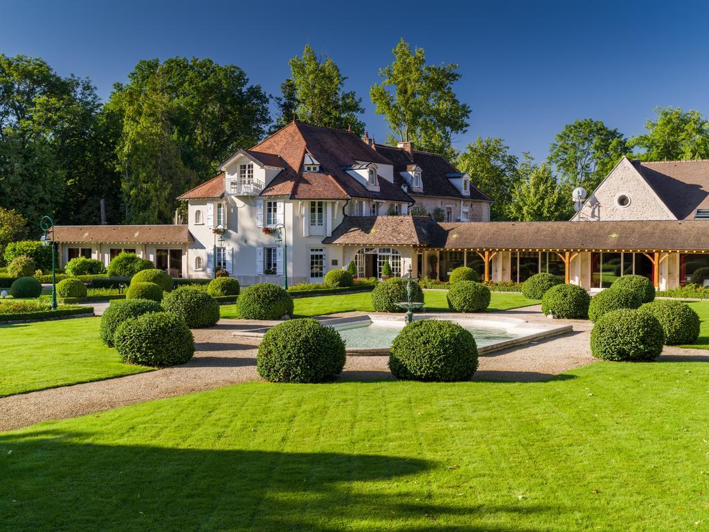 Hostellerie De Levernois Exteriör bild